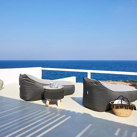 Infinite Blue Luxury Suites ثيرا المظهر الخارجي الصورة