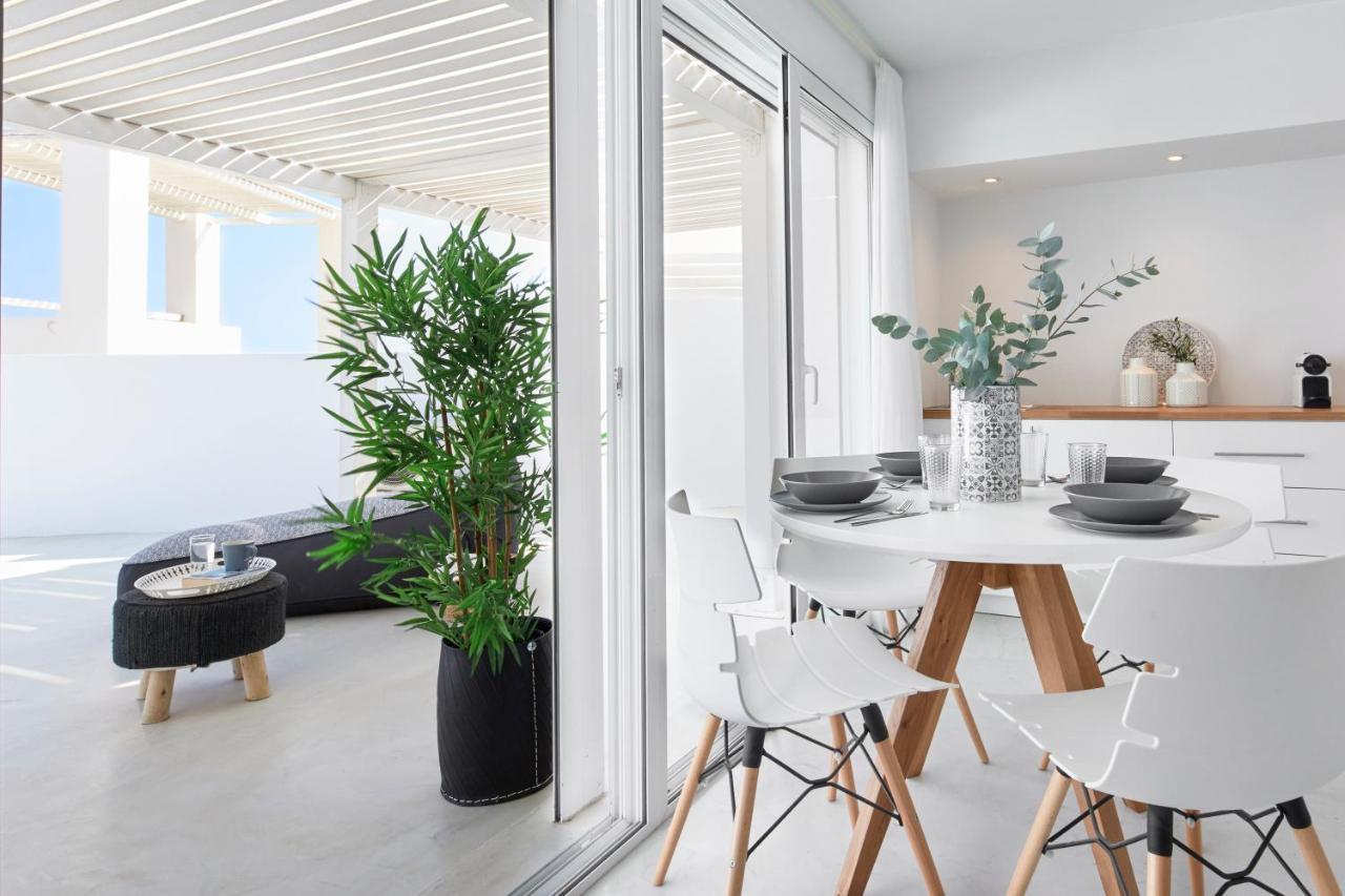 Infinite Blue Luxury Suites ثيرا المظهر الخارجي الصورة