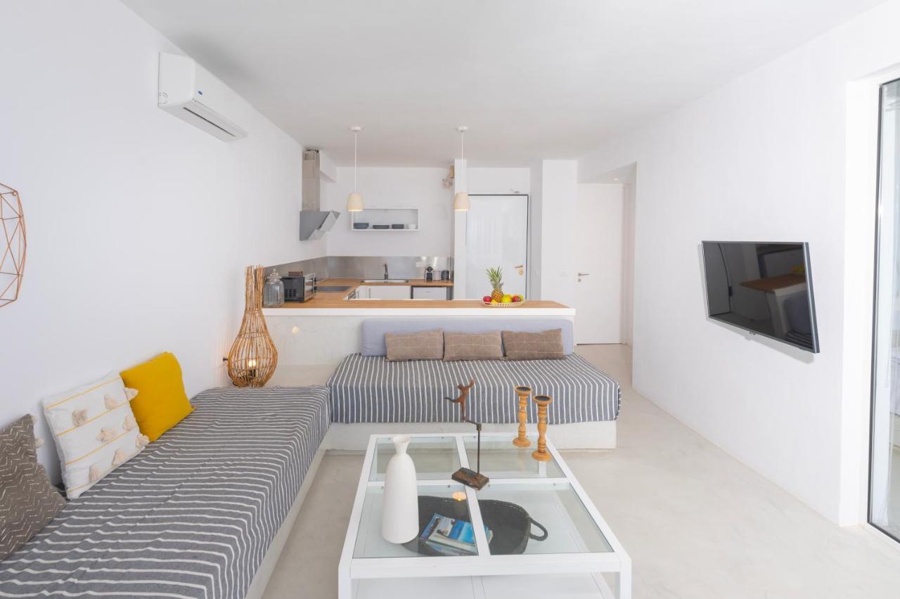 Infinite Blue Luxury Suites ثيرا المظهر الخارجي الصورة