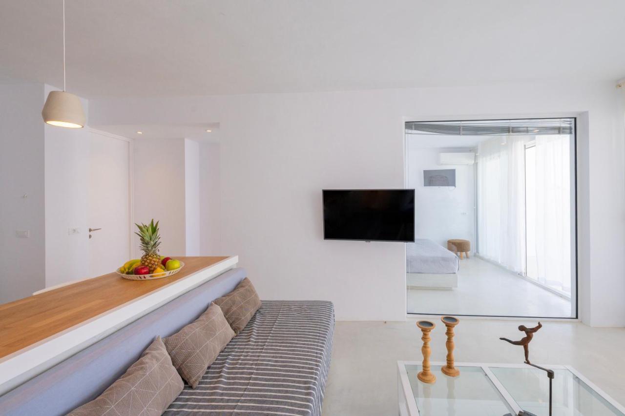 Infinite Blue Luxury Suites ثيرا المظهر الخارجي الصورة