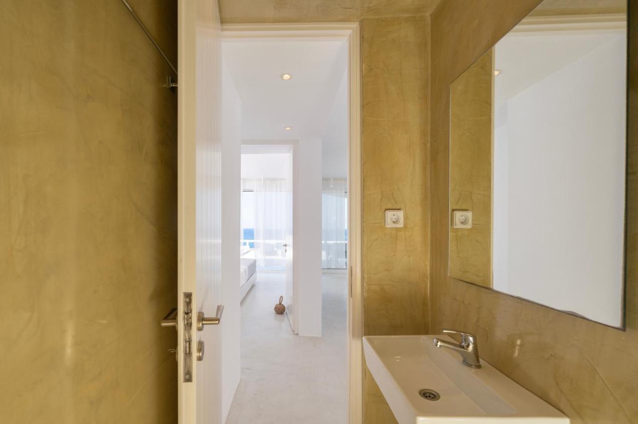 Infinite Blue Luxury Suites ثيرا المظهر الخارجي الصورة