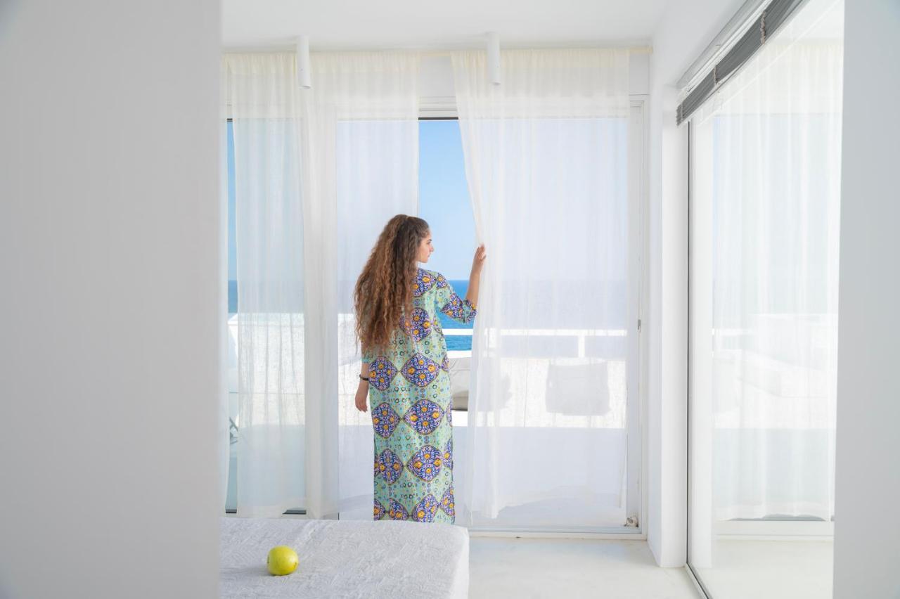Infinite Blue Luxury Suites ثيرا المظهر الخارجي الصورة