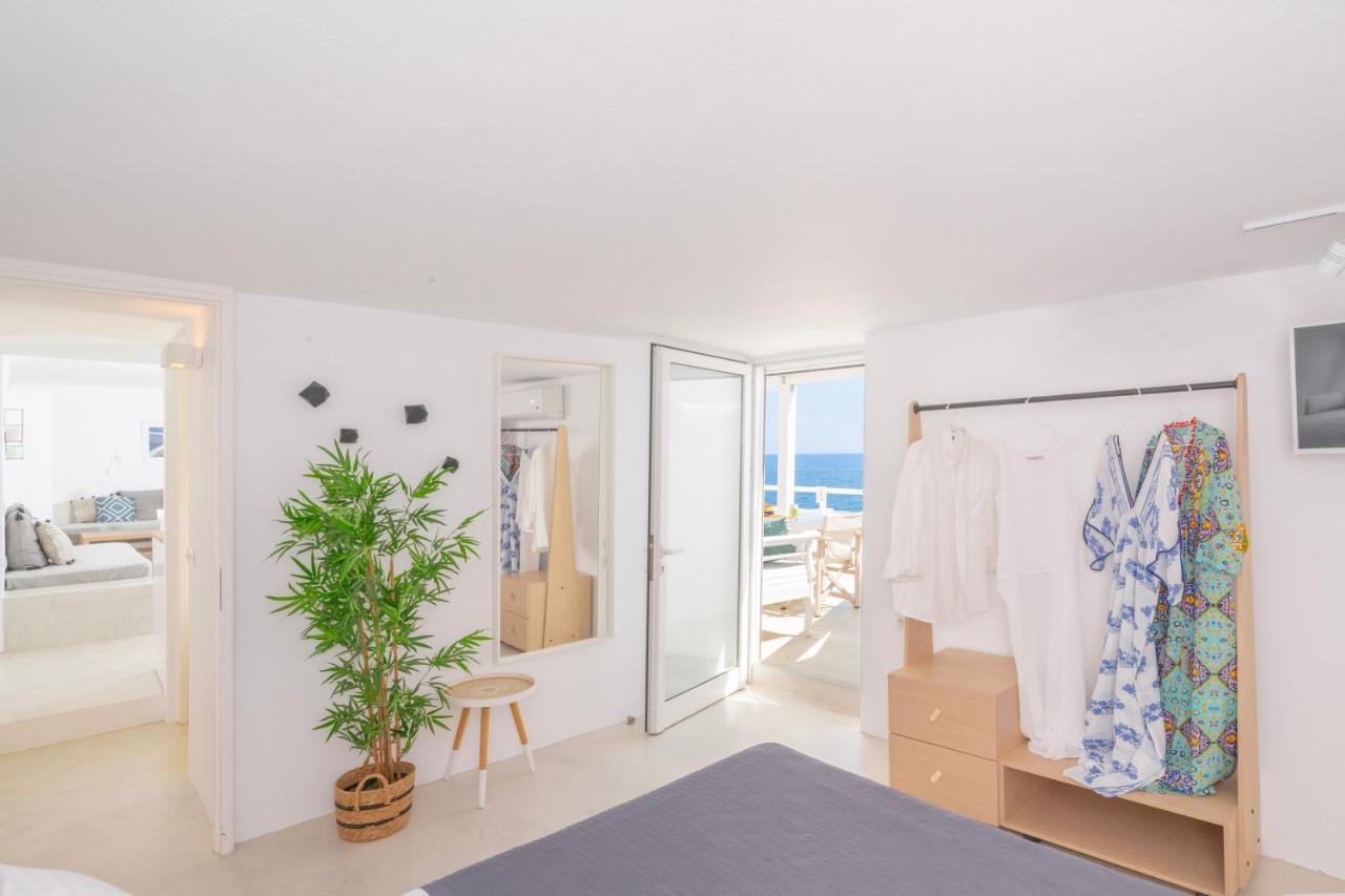 Infinite Blue Luxury Suites ثيرا المظهر الخارجي الصورة