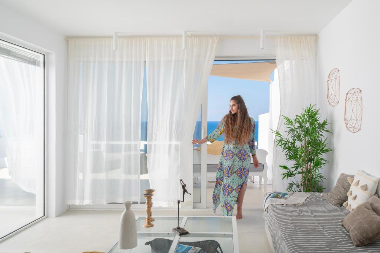 Infinite Blue Luxury Suites ثيرا المظهر الخارجي الصورة