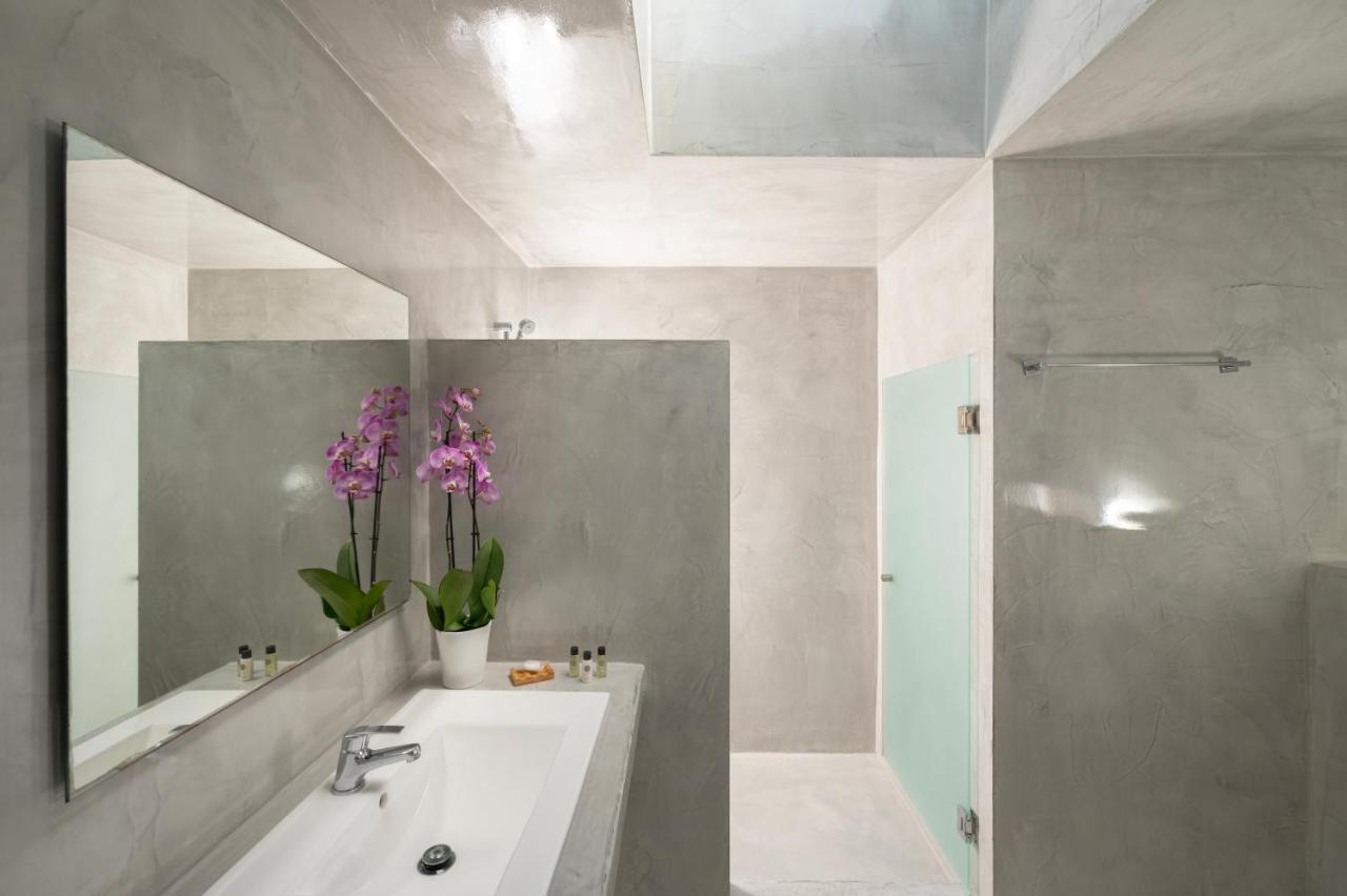Infinite Blue Luxury Suites ثيرا المظهر الخارجي الصورة