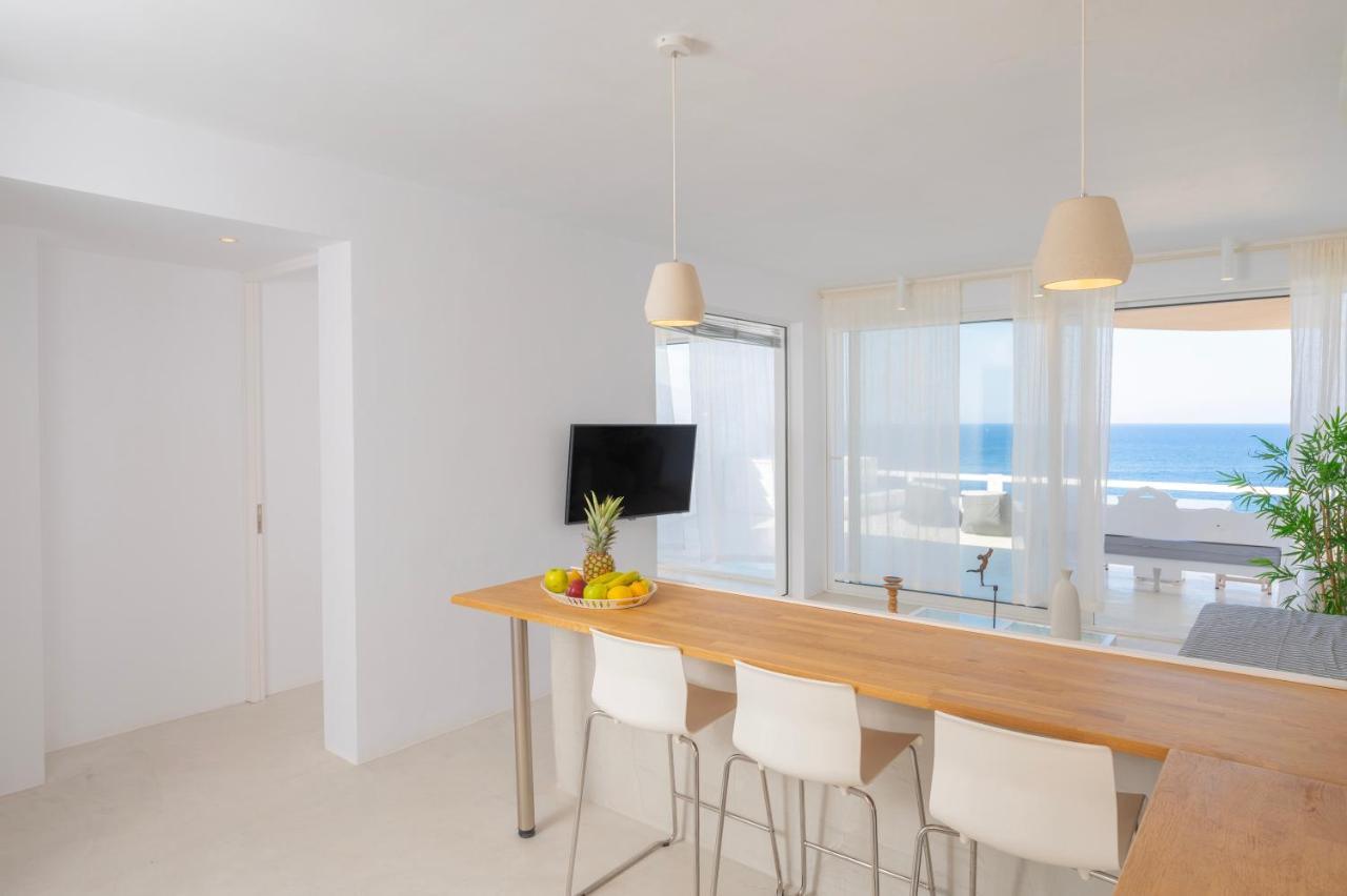 Infinite Blue Luxury Suites ثيرا المظهر الخارجي الصورة