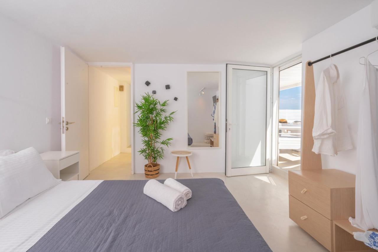 Infinite Blue Luxury Suites ثيرا المظهر الخارجي الصورة