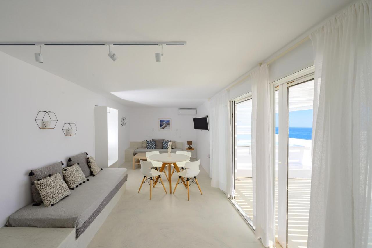Infinite Blue Luxury Suites ثيرا المظهر الخارجي الصورة