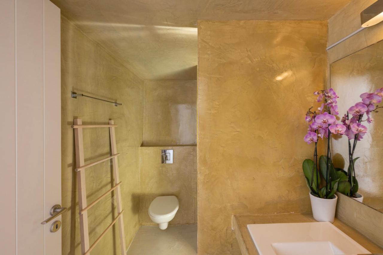 Infinite Blue Luxury Suites ثيرا المظهر الخارجي الصورة