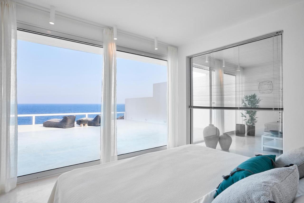 Infinite Blue Luxury Suites ثيرا المظهر الخارجي الصورة