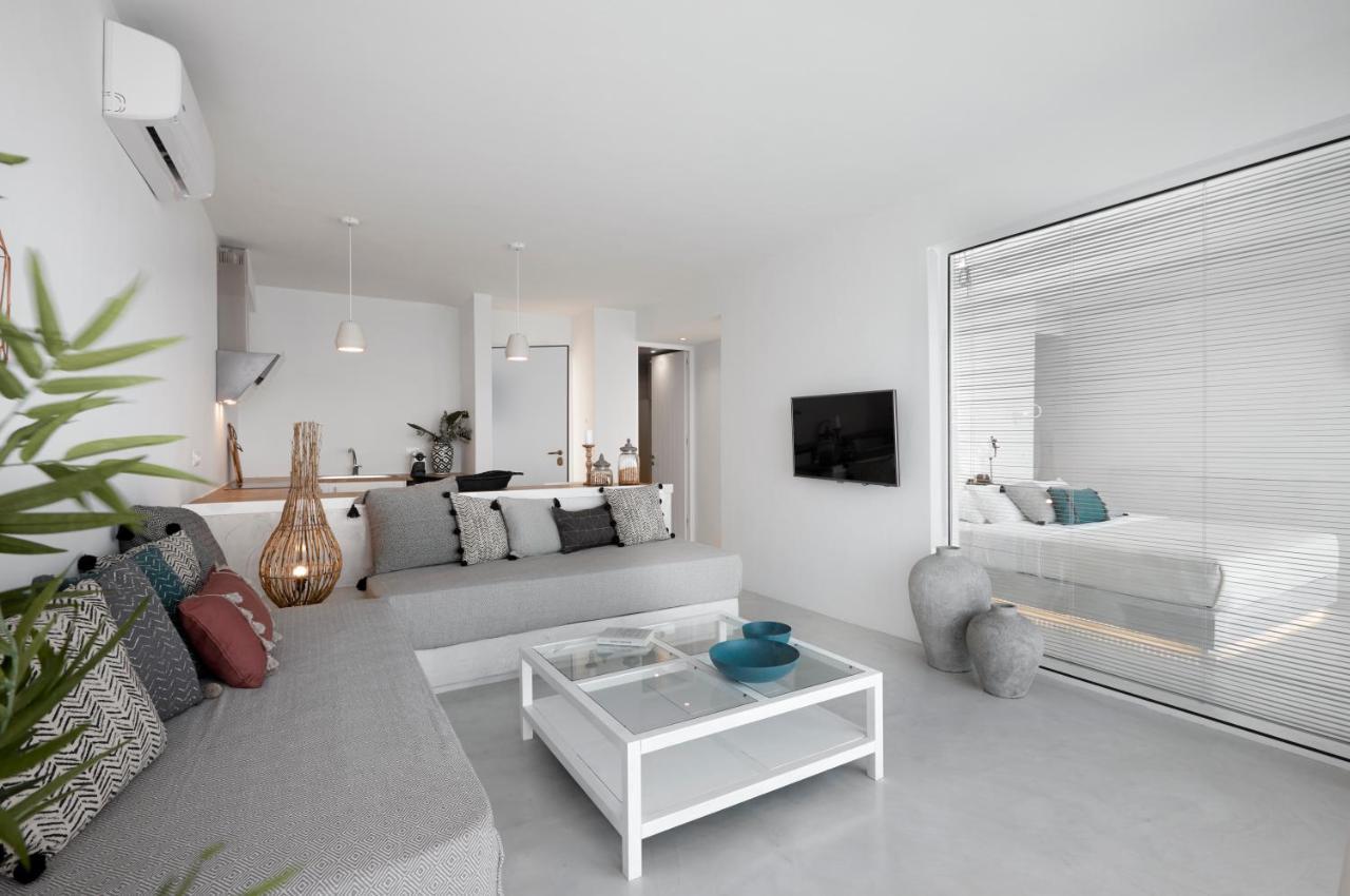 Infinite Blue Luxury Suites ثيرا المظهر الخارجي الصورة