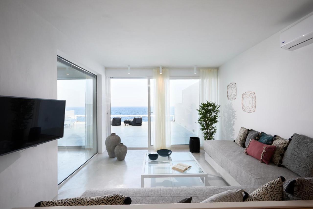 Infinite Blue Luxury Suites ثيرا المظهر الخارجي الصورة