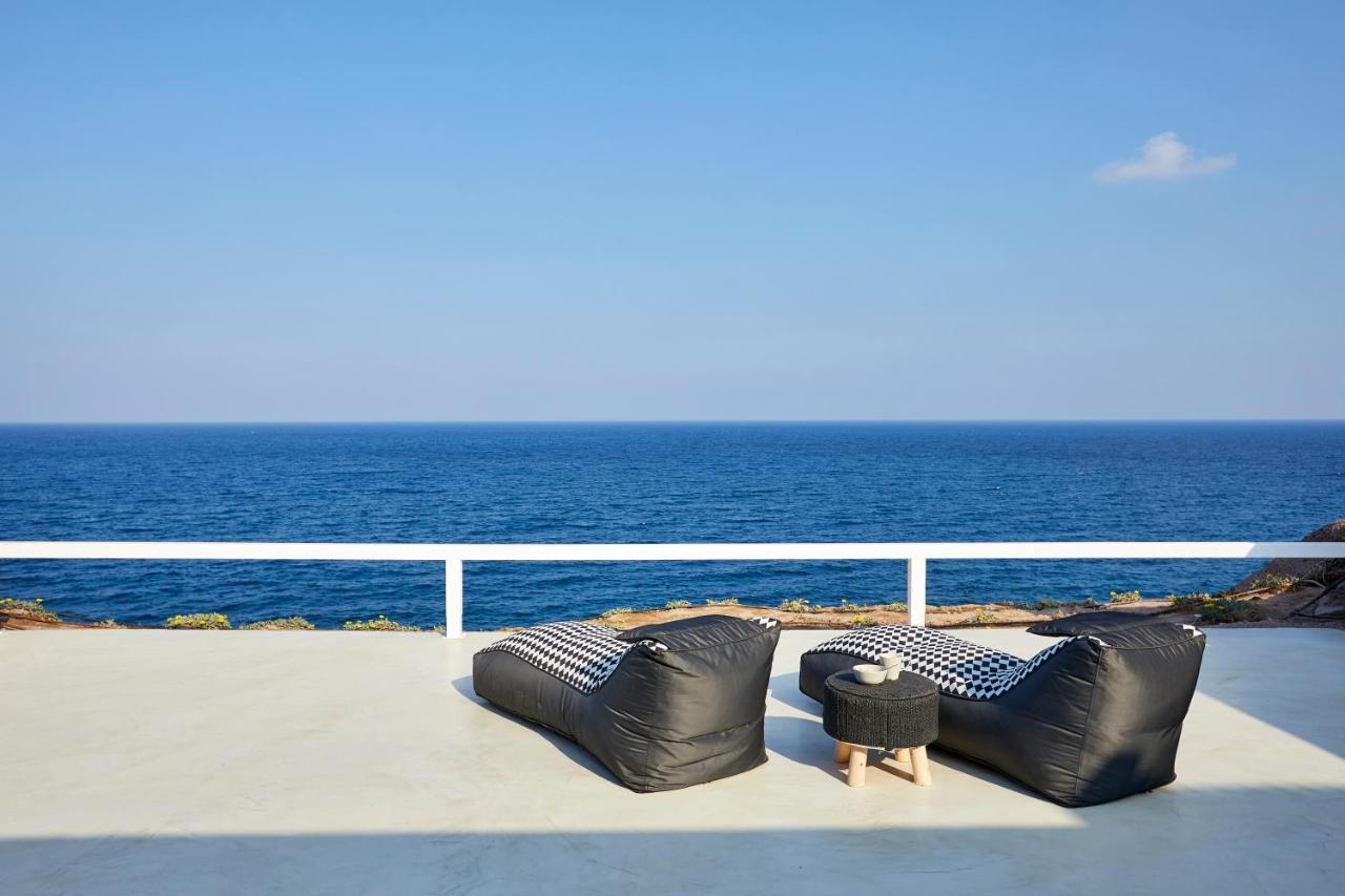 Infinite Blue Luxury Suites ثيرا المظهر الخارجي الصورة
