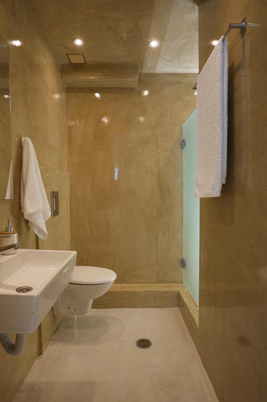 Infinite Blue Luxury Suites ثيرا المظهر الخارجي الصورة