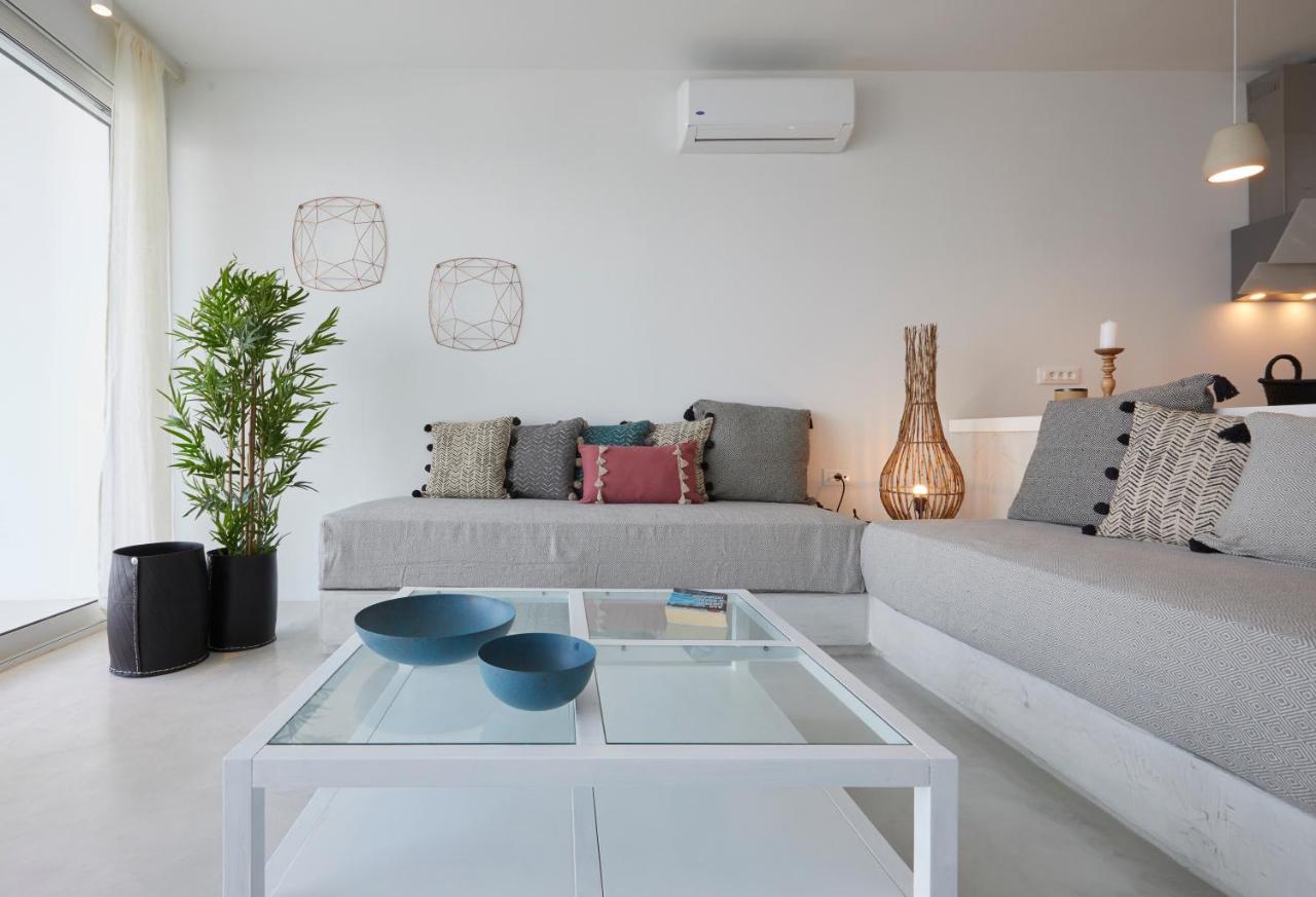 Infinite Blue Luxury Suites ثيرا المظهر الخارجي الصورة